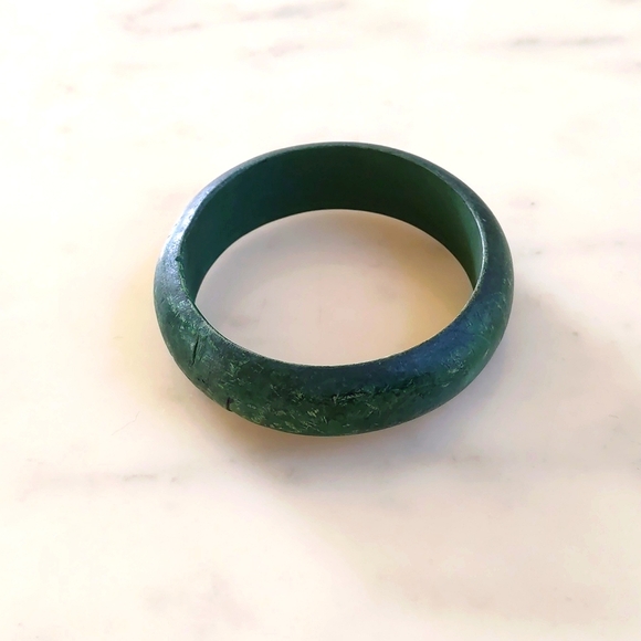 NWOT. Vintage 0.75" Wide Green Wooden Bangle Bracelet. - Picture 1 of 2